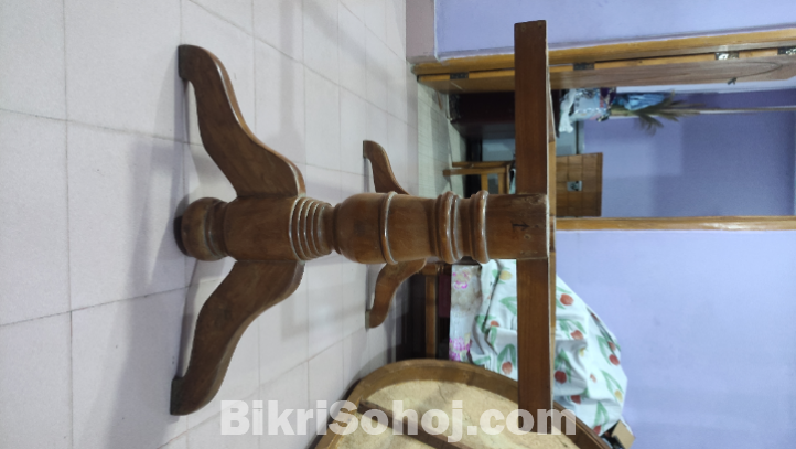 ডাইনিং টেবিল